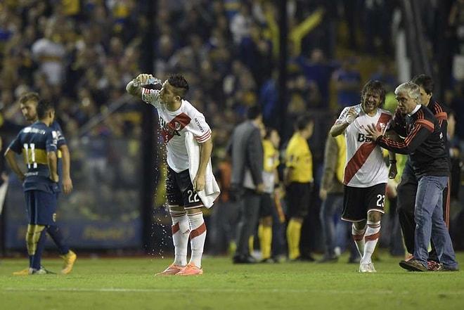 River Plate'li Futbolculara, Boca Juniors Tribünlerinden Biber Gazı