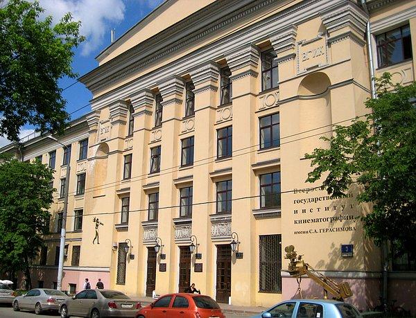 17. İlk kurulan sinema okulu: Vsesoyuznyi Gosudarstvenyi İnstitut Kinematografii (VGİK, Devlet Sinema Enstitüsü, 1919, Sovyet Rusya).