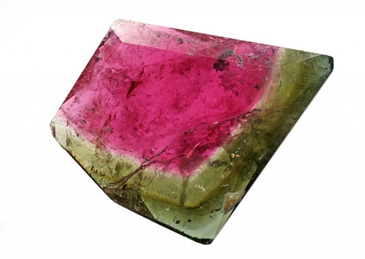 Розово зеленый камень. Арбузный турмалин. Арбузный турмалин камень. Арбузный турмалин камин. Арбузный полихромный турмалин.