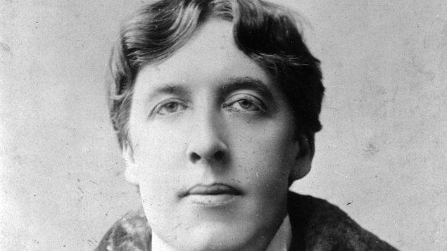 21. "Erkekler kadınların ilk aşkı, kadınlar da erkeklerin son aşkı olmak ister." Oscar Wilde