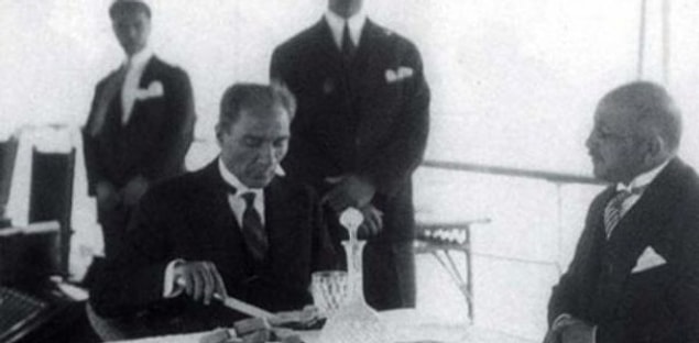 4. İzmir’de Atatürk’le Rum genci arasında geçtiği söylenen şu diyaloğu duymuşluğunuz vardır: