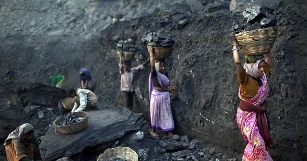 6. Çıplak elleriyle madenlerdeki kadınlar