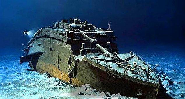11. Denizbilimci Bob Ballard, Titanik'in enkazını yaklaşık 3.800 metre derinlikte bulmayı başardı.