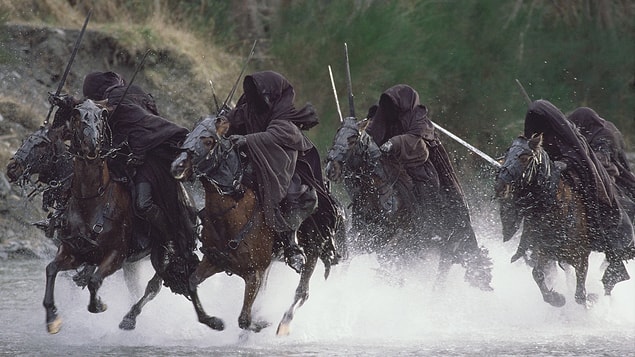 16. Nazgul'lerin çığlıkları, boğaz enfeksiyonu geçiren Peter Jackson'un eşi Fran Walsh'ın çığlıklarından oluşturulmuş.