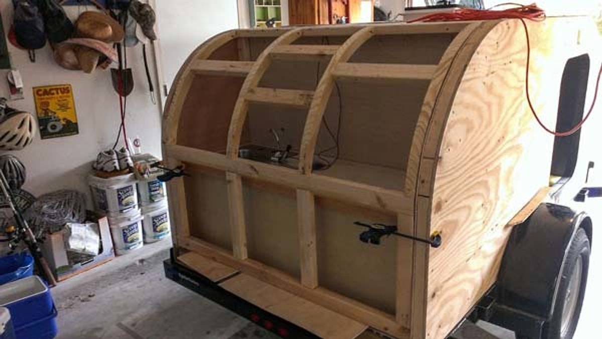 Как сделать своими руками дом на колесах. Кемпер автодом прицеп дача. Самоделки для дома. Самодельный автодом прицепы автодом. Прицеп ммз кемпер.