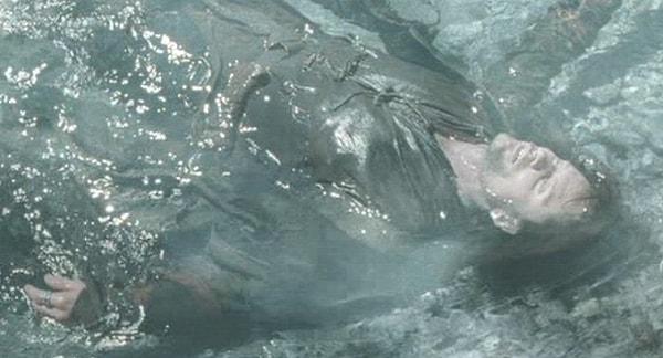 20. Aragorn'un nehir boyunca sürüklendiği sahnede Viggo Mortensen az kalsın akıntıya kapılıp boğuluyormuş.