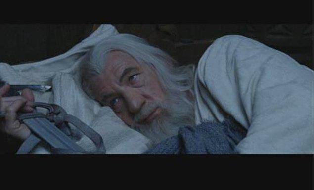 31. Açık gözleriyle uyuyan Gandalf sahnesi kitapta bahsi geçen küçük bir ayrıntıymış.