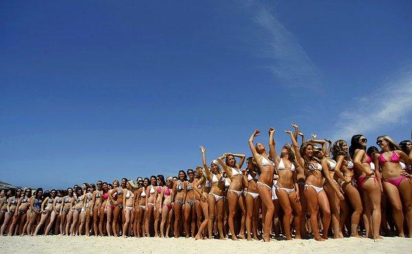 5. Guinness Dünya Rekoru için; bikinileriyle poz veren 1.010 kadın