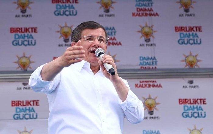 Davutoğlu'ndan Hürriyet'e Tepki: 'Herkes Hak Ettiği Muameleyi Görür'