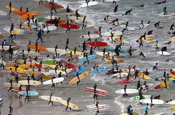 2. Guinness Dünya Rekoru için; aynı anda suya giren sörfçüler