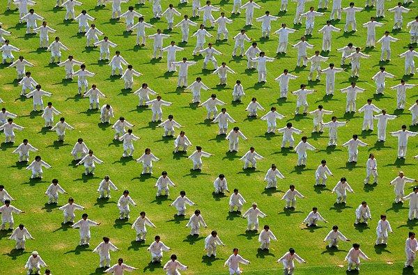 18. Guinness Dünya Rekoru için; Çin'de düzenlenen Olimpiyatlar'ın 1. yıldönümü kutlamasında, aynı anda tai chi yapanlar