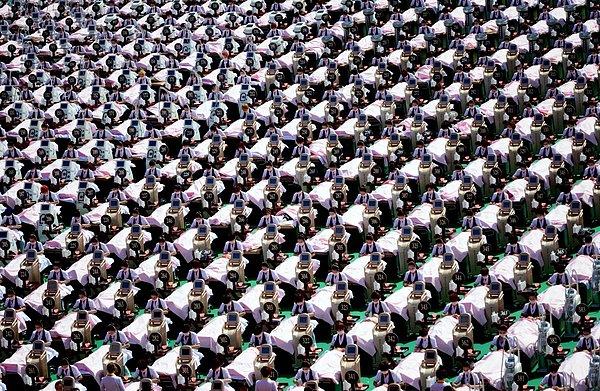 22. Guinness Dünya Rekoru için; bir spor merkezinde yüz masajı yaptıran 1.000 müşteri