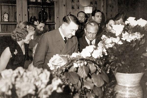 4. Gerilimli bir ilişki yaşayan Hitler ve Braun’un sık görüşememeleri ve aşklarını özgürce yaşayamamaları Braun’u en çok üzen konulardan biriydi.