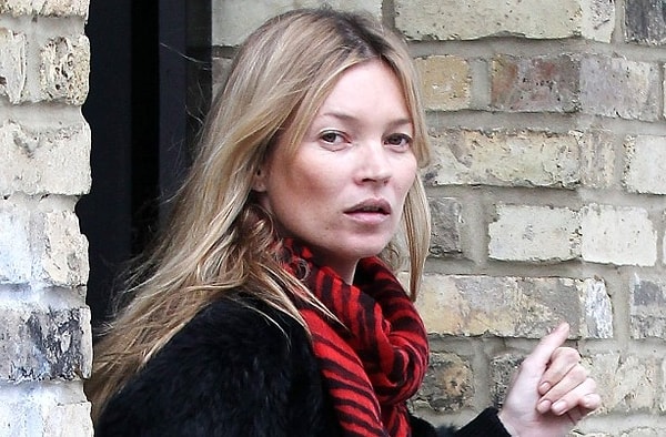 3. Sevgiliniz yine "kimdi o", "niye selam verdin", "nereden tanıyorsun" diye başladığında; Kate Moss