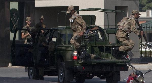 SSG komandoları, 2009 yılı ekim ayında, bir ofis binasına baskın yaparak Taliban militanları tarafından rehin alındığı düşünülen 39 kişiyi kurtarmıştır.