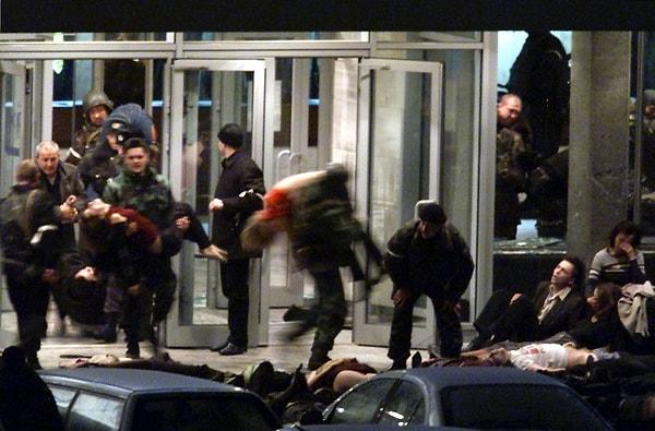 Rus özel kuvvetleri ve Alfa Timi, 2002 yılında Moskova' da gerçekleşen, militan grupların bir tiyatroyu ele geçirmeleri ve 129 kişinin ölümüne yol açması ile oluşan rehine krizinde yoğun eleştirilere maruz kalmıştır.