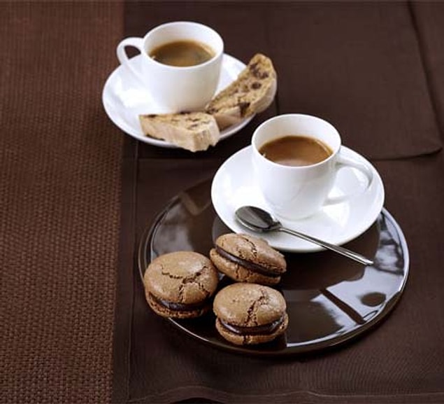 10. Kahvenin baş tacı Çikolatalı Macaron