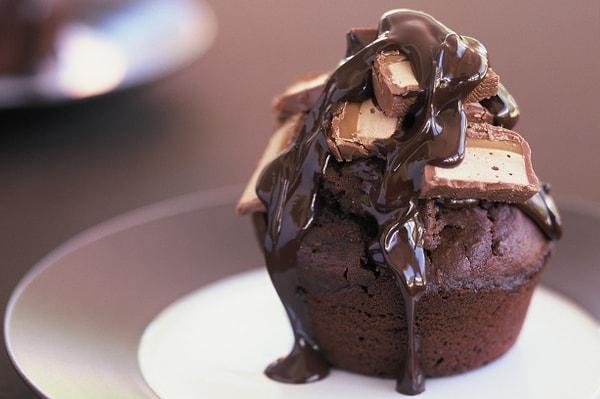 14. Çikolata üstü çikolata: Snickers'lı Muffin