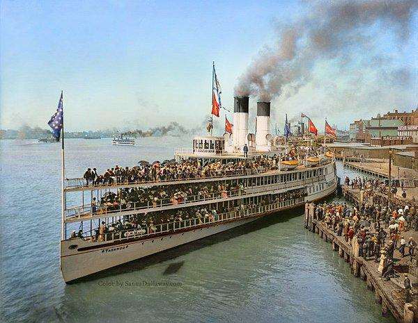 17. Bir gemi Detroit iskelesini terk ederken ( 1901)