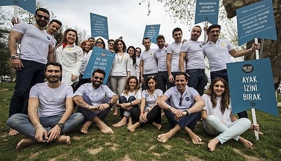 Dünyada Ayakkabısı Olmayan Çocuk Kalmasın Diye Bugün 18.00'de Ortaköy'de Buluşuyoruz!