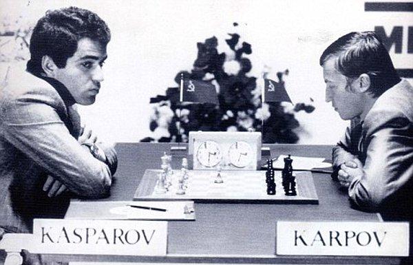 30. Garry Kasparov, Dünya Satranç Şampiyonası'nda Anatoly Karpov'u yenerek 22 yaşında Dünya Şampiyonu olan tarihteki en genç kişi oldu.
