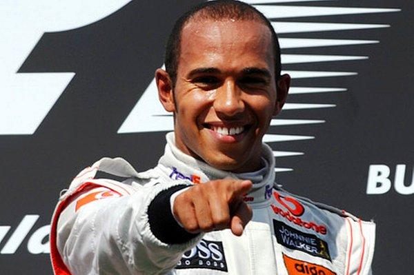 28. Formula 1'de yarışan ilk siyahi pilot unvanına sahip Lewis Hamilton dünyaya geldi.