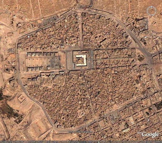 Al-Salam Vadisi aslında milyonlarca cansız bedene ev sahipliği yapan dev bir mezarlık.
