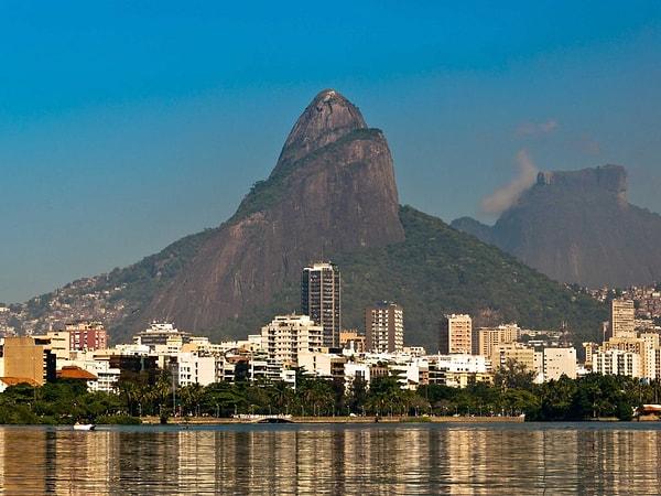 25. Rio de Janerio 1,182 kilometre kare alan içinde toplamda 2,595 yüksek yapılı binaya sahip