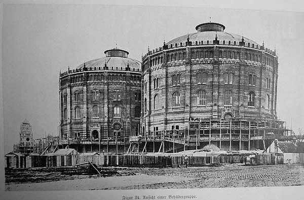 12. Viyana'da, 1896 senesinde inşa edilen bu gazometre binaları...