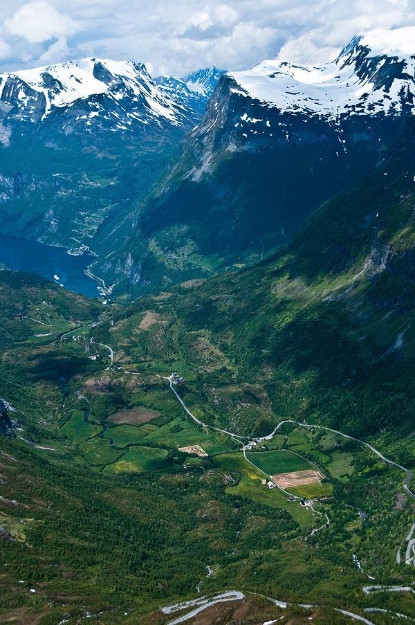 2. Dalsnibba dağından Geiranger'in görünüşü