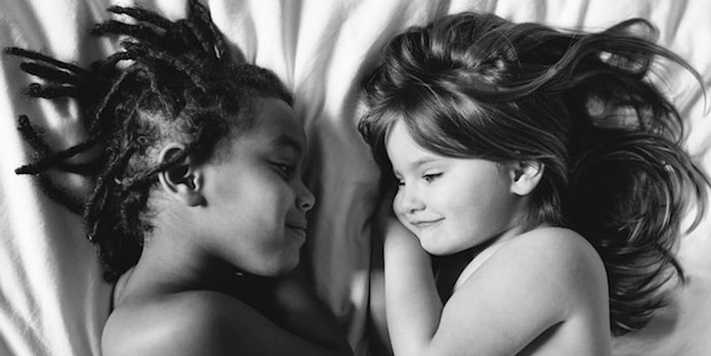 Великолепные кадры, сделанные матерью, запечатлившей крепкие связи между дочерьми