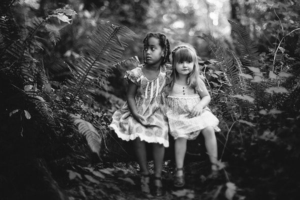 По мнению матери Ларсон, их личность формирует то, что они растут вместе.