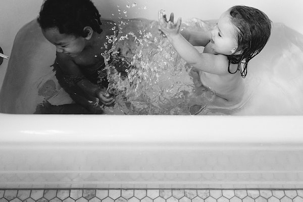 Эти две души, которые открыли глаза в разных точках земли, смогли составить единое целое. Крепкая связь между ними отражает это единство.