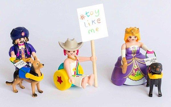 Toy Like Me, engelli çocukların aileleri tarafından verilen fotoğrafları oyuncaklara dönüştürdü ve fotoğraflarını internet üzerinden yayınladı.