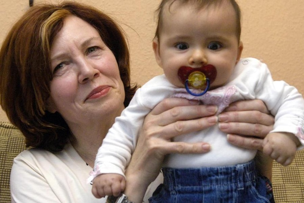 13 Çocuk Annesi 65 Yaşındaki Kadın Dördüz Doğurdu