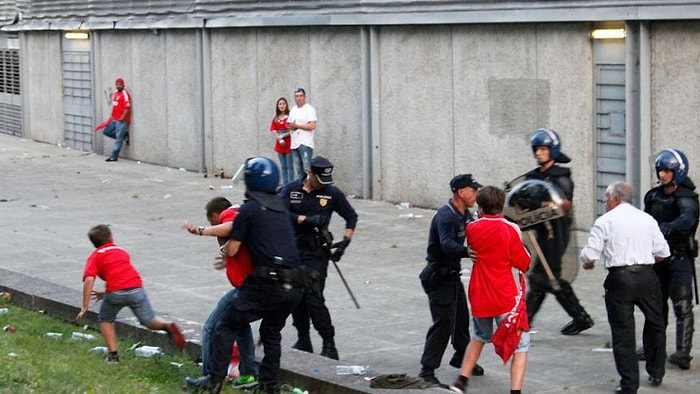 Çocuğunun Gözleri Önünde Polisler Tarafından Darp Edilen Adam