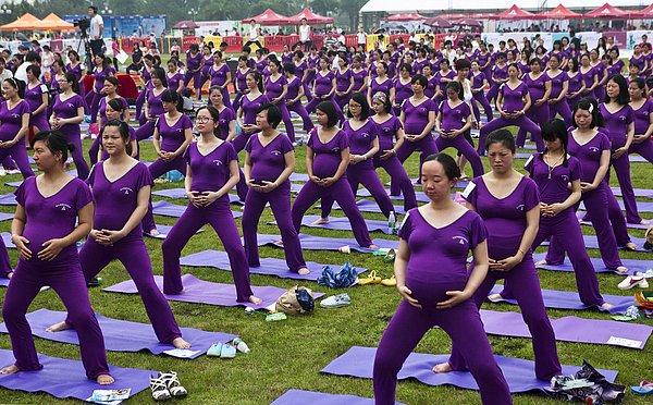 21. Guinness Dünya Rekoru için; birlikte yoga yapan 505 hamile kadın