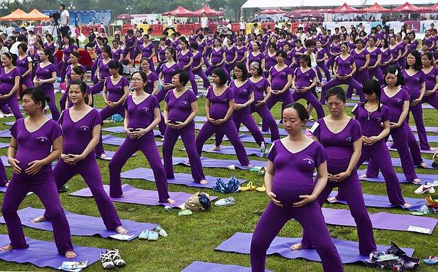 21. Guinness Dünya Rekoru için; birlikte yoga yapan 505 hamile kadın
