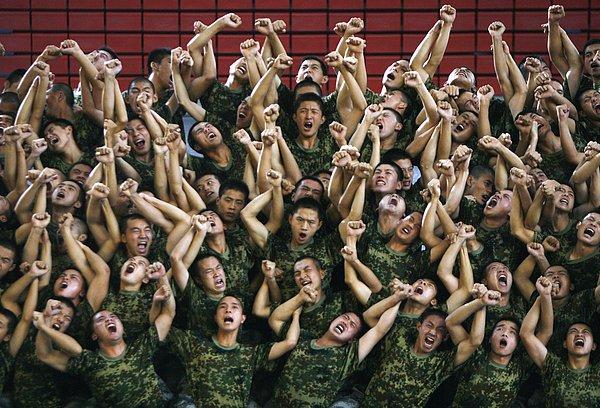 23. Çin Halk Kurtuluş Ordusu askerlerinden müzikal performansı