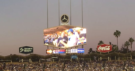 Kiss Cam'de Gerçekleşen Tarihin İlk Gay Öpüşmesi