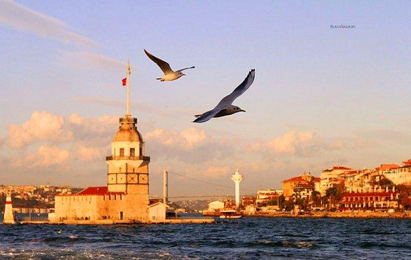 5. İstanbul'u sevmek ve onu gözleri kapalı dinlemektir...