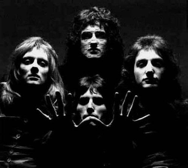 10. Queen, Bohemian Rhapsody'nin klip çekimlerine başladı. Yönetmen Bruce Gowers, klibi 4 saatten az bir sürede tamamladı ve hemen TV programlarına yolladı. Klip haftalar boyu tekrar tekrar yayınlandı ve İngiltere'de tüm zamanların en çok izlenen klibi ödülünü kazandı. (1975)