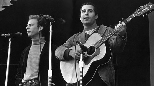 37. Simon & Garfunkel, Paul Simon'ın kurduğu Children’s Health Fund adlı hayır kurumuna 1 milyon dolar bağışladı. (2003)