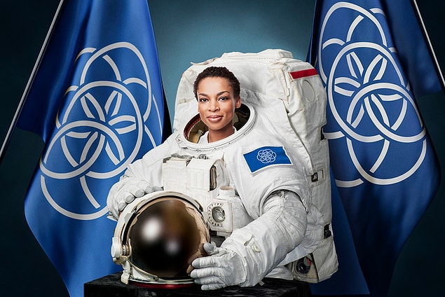 10. Halkaların beyaz olması beyaz astronot kıyafetlerine bir gönderme.