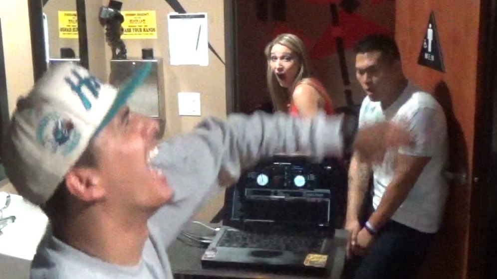 İnsanlara Tuvalette DJ'li Eşek ŞaKası!