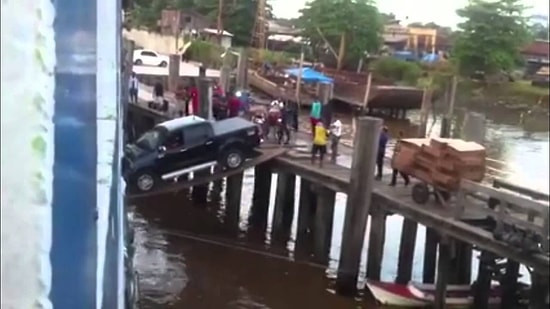 Tahta Köprü ile Aracı Gemiye Bindirmeye Çalışmak