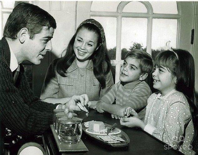 1. 7 yaşındaki George Clooney ailesi ile birlikte. (1968)