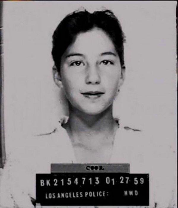 11. Annesinin arabasını ödünç alarak sürmeye çalışan 13 yaşındaki Cher'in polis kayıtlarından bir fotoğrafı (1959)