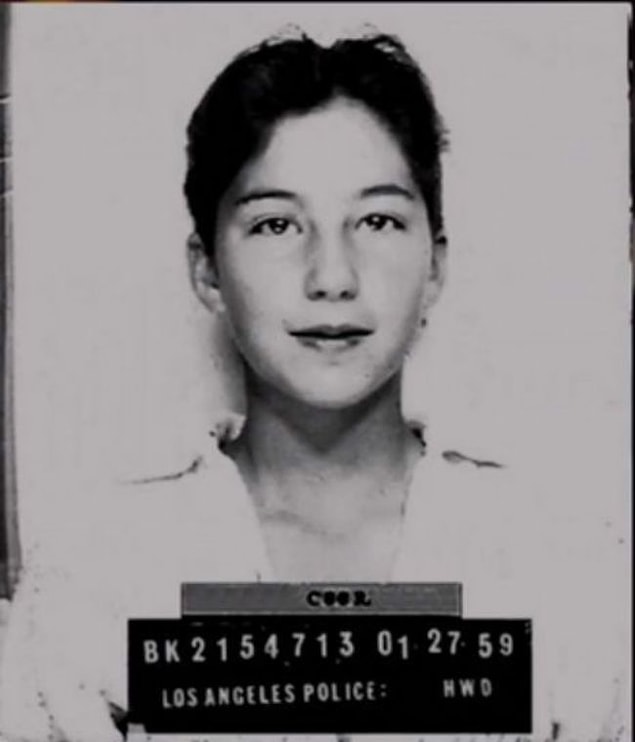 11. Annesinin arabasını ödünç alarak sürmeye çalışan 13 yaşındaki Cher'in polis kayıtlarından bir fotoğrafı (1959)