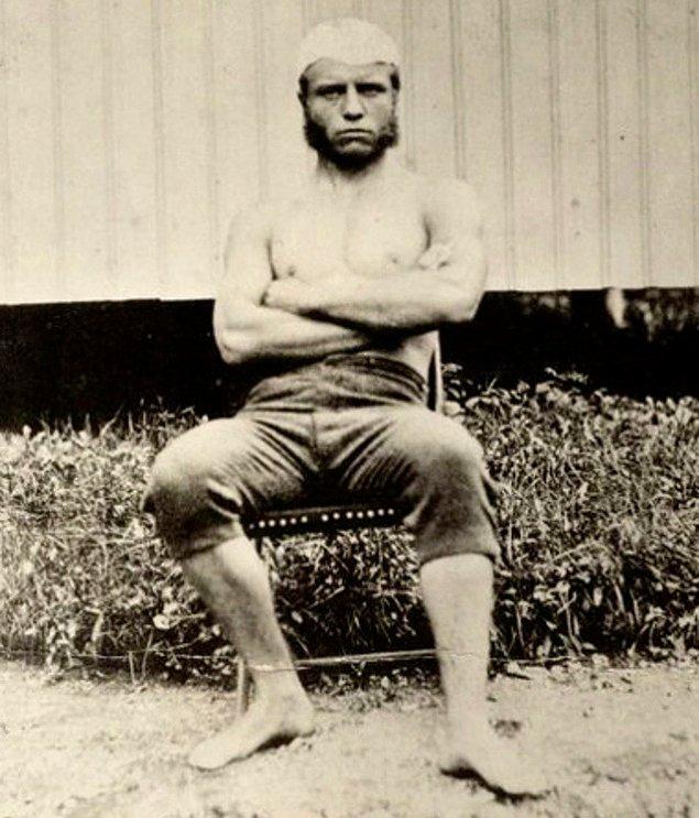 23. Amerika Birleşik Devletleri'nin 26. devlet başkanı Teddy Roosevelt 18 yaşında (1876)